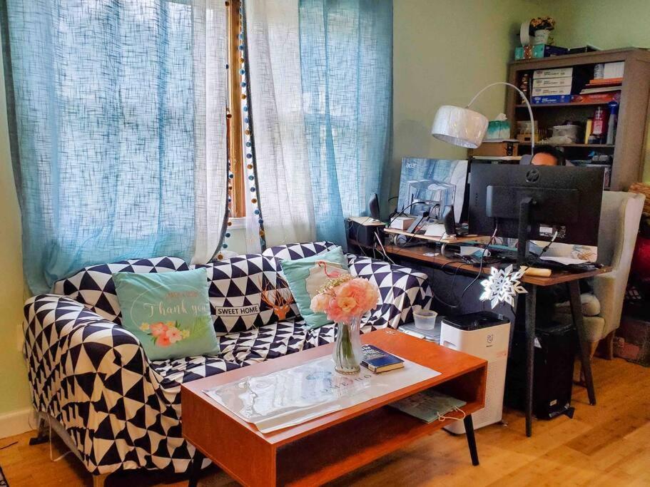 5 Star Room/Close To Town Center And Everything/5 Min Walk Metro Rockville Ngoại thất bức ảnh